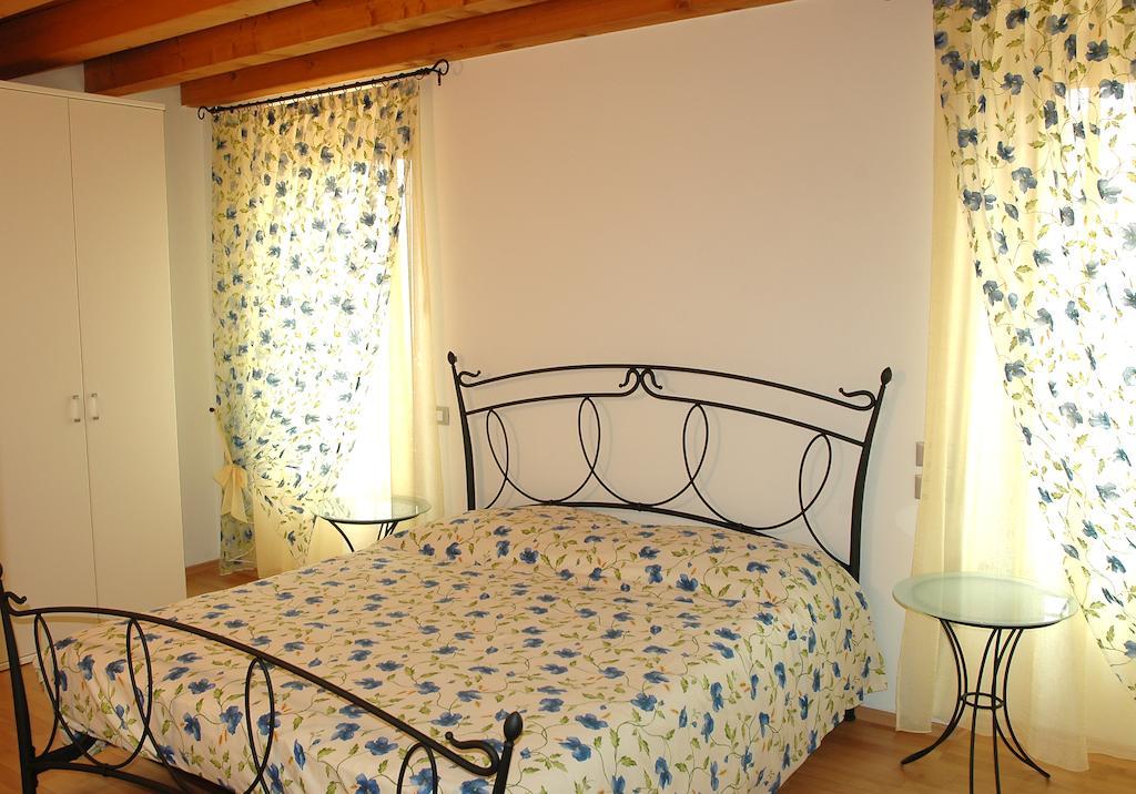 Agriturismo Al Tralcio Valeggio sul Mincio Værelse billede